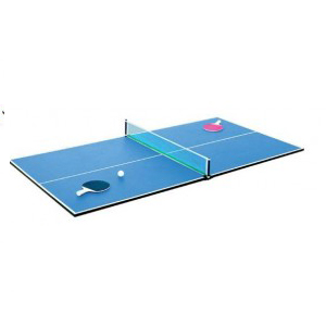 Tablero de ping pong con raquetas