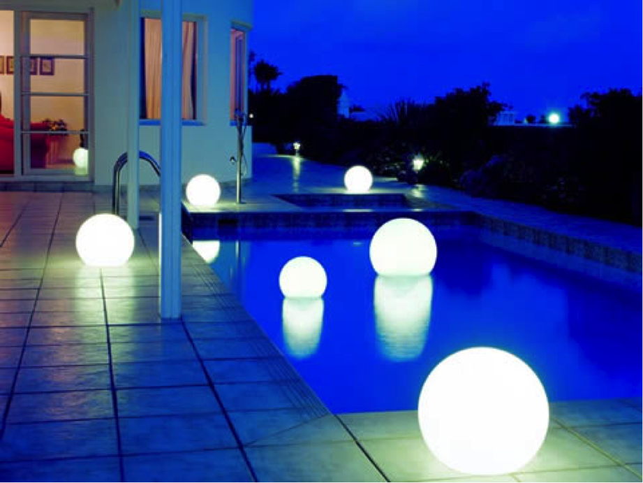 Iluminación flotante para la piscina